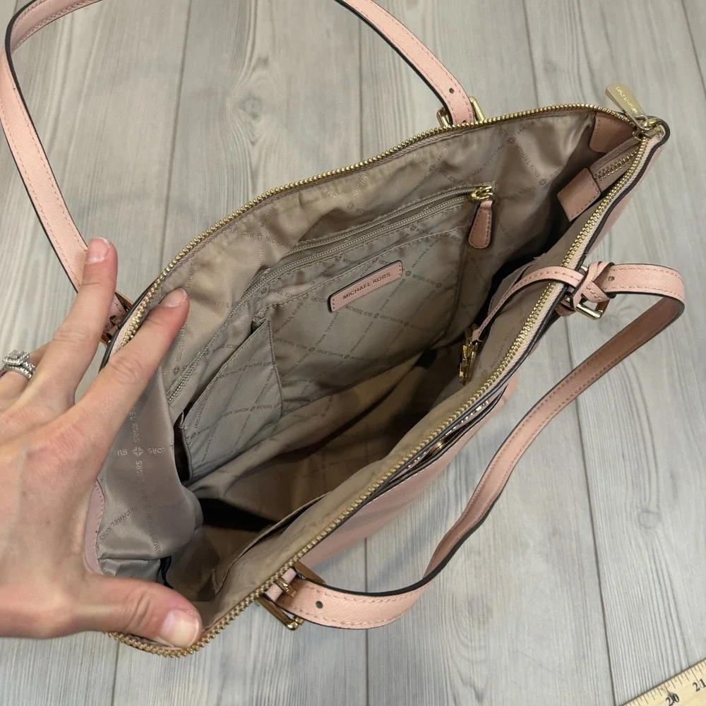 Michael Kors Ciara Zip Tote Bag Pink‎ Saffiano Leather Shoulder Bag & Wallet